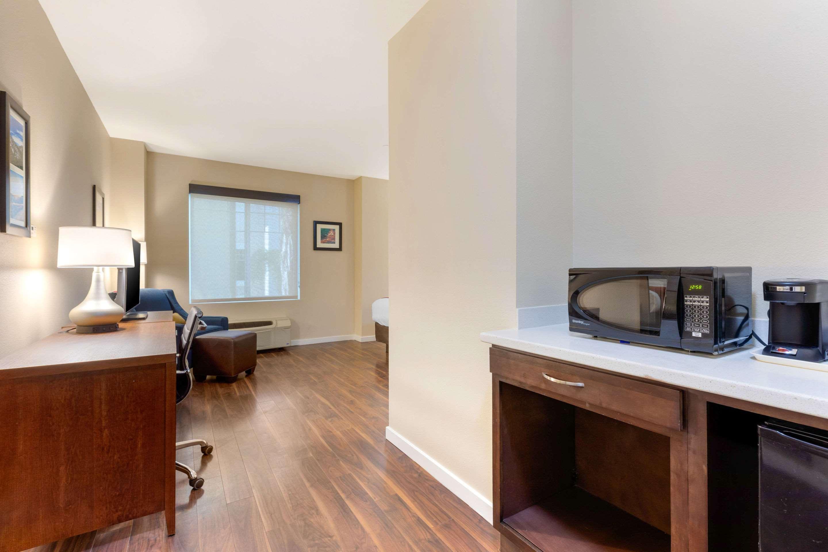Comfort Inn & Suites Near Ontario Airport Buitenkant foto