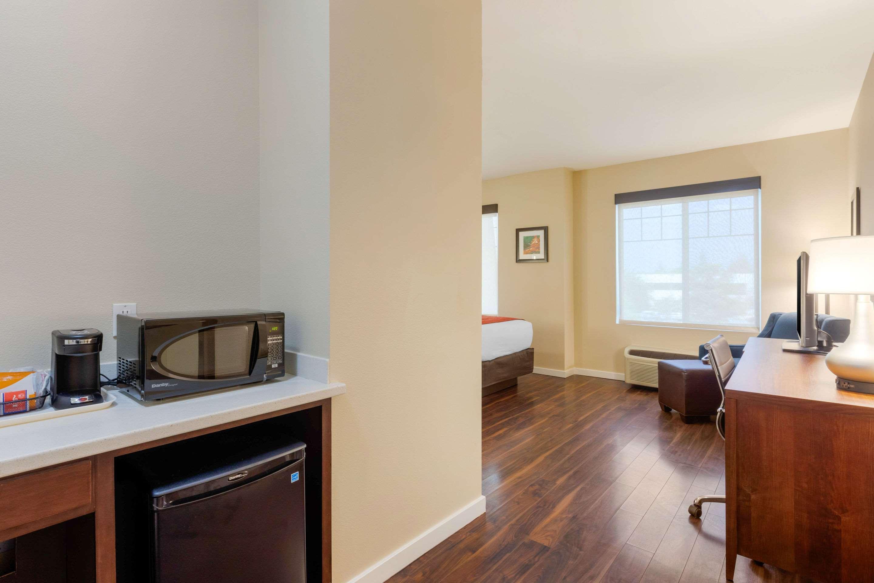 Comfort Inn & Suites Near Ontario Airport Buitenkant foto